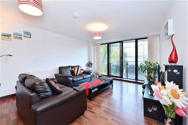  Image of 2 Bedroom Flat Share  To Rent at canary wharf